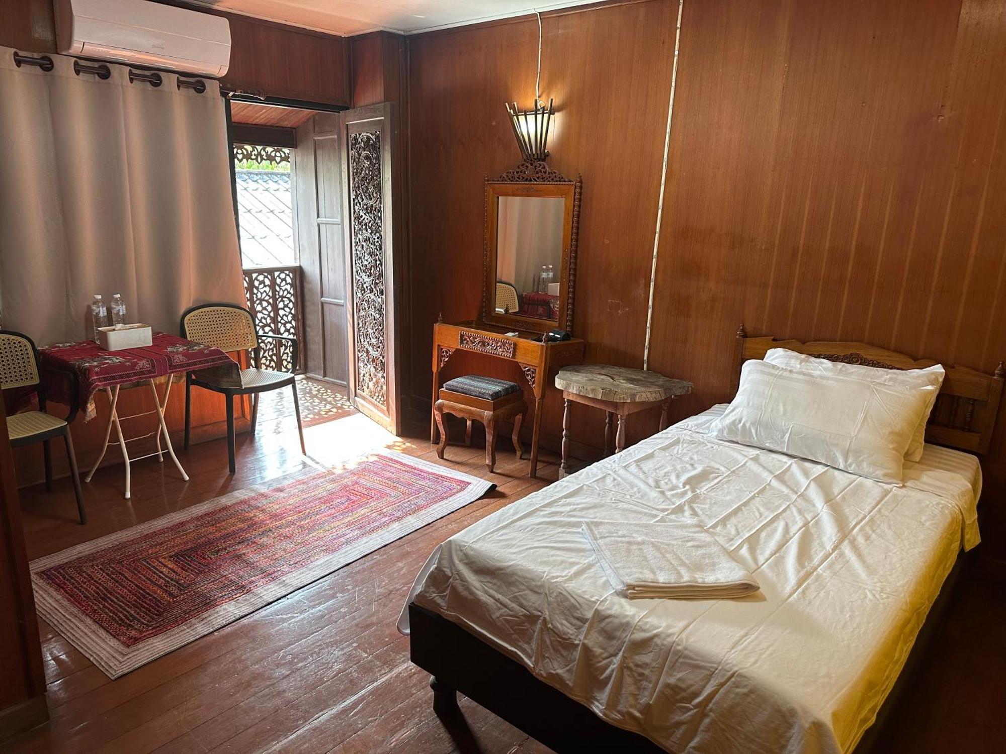 Single Room Balcony
