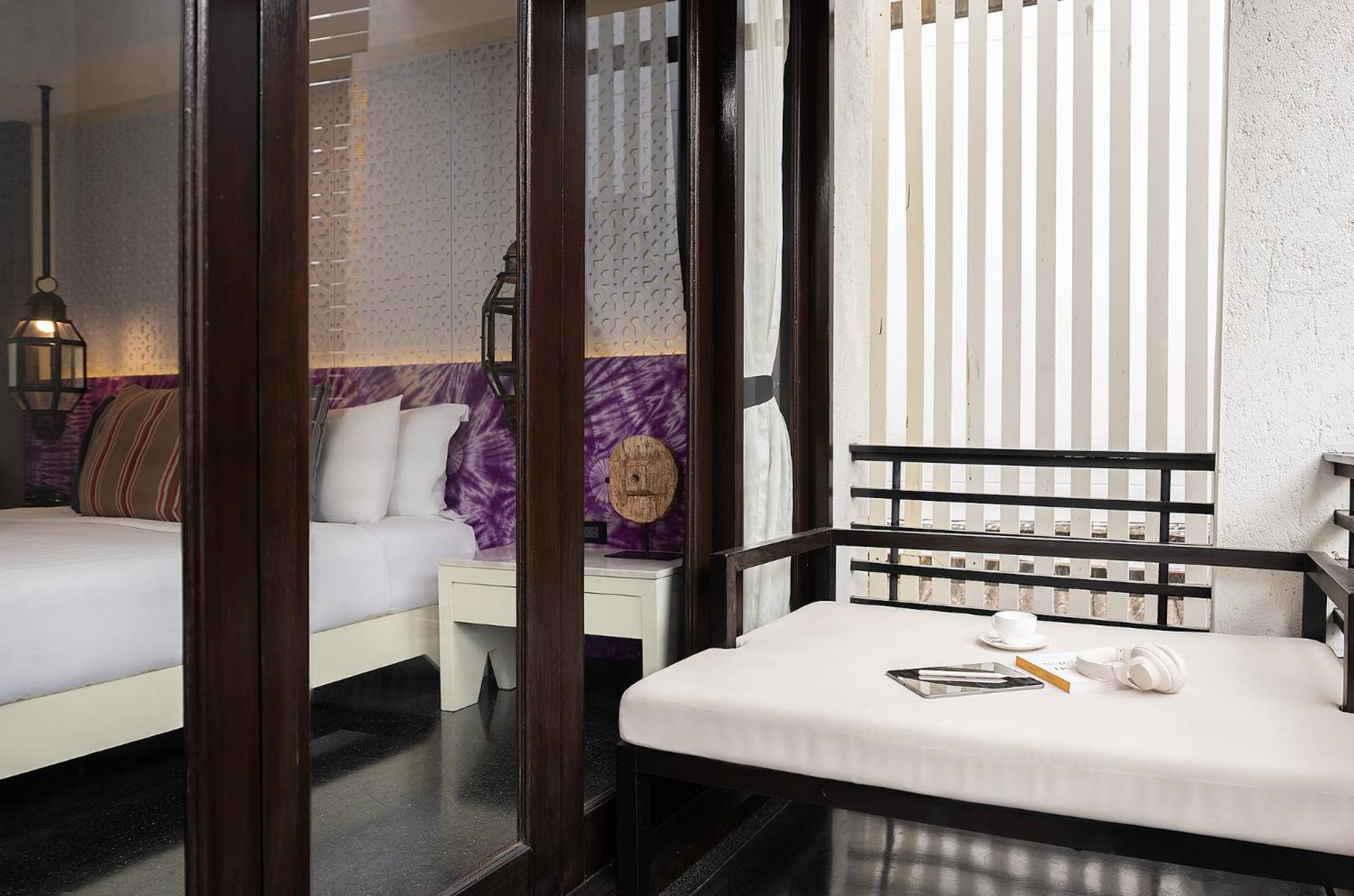 Deluxe Triple Bathtub 24 Hours of Room