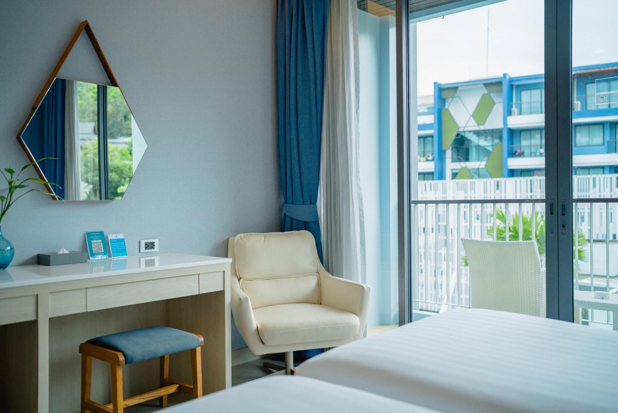 Deluxe Double Room Pool View