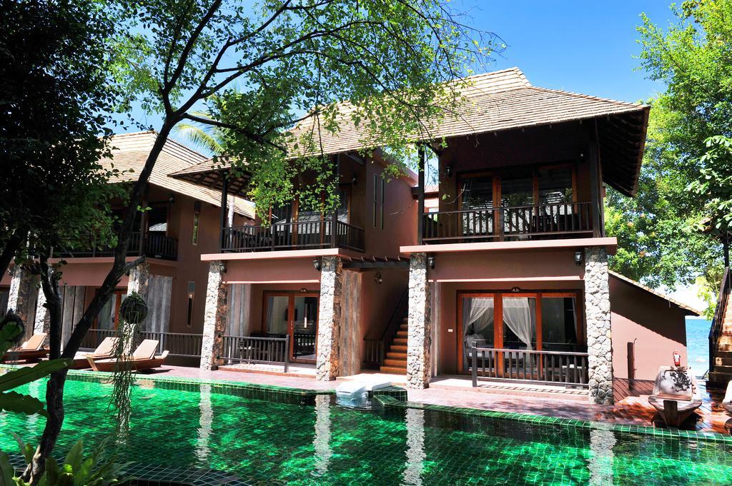 Superior Double Room Pool Access