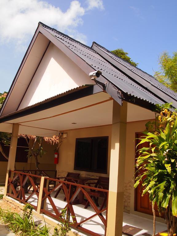 Standard Bungalow Twin Bed