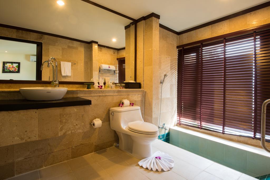 Camera Deluxe Matrimoniale/Doppia con Letti Singoli con Piscina con Idromassaggio e Vista Mare