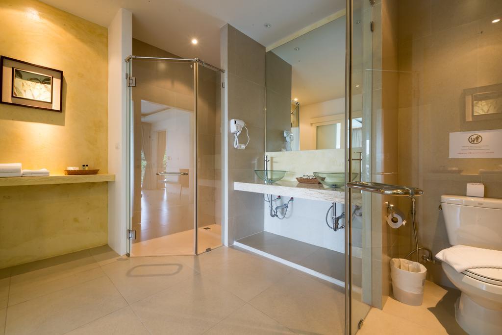 Deluxe Partial Seaview Pool Suite