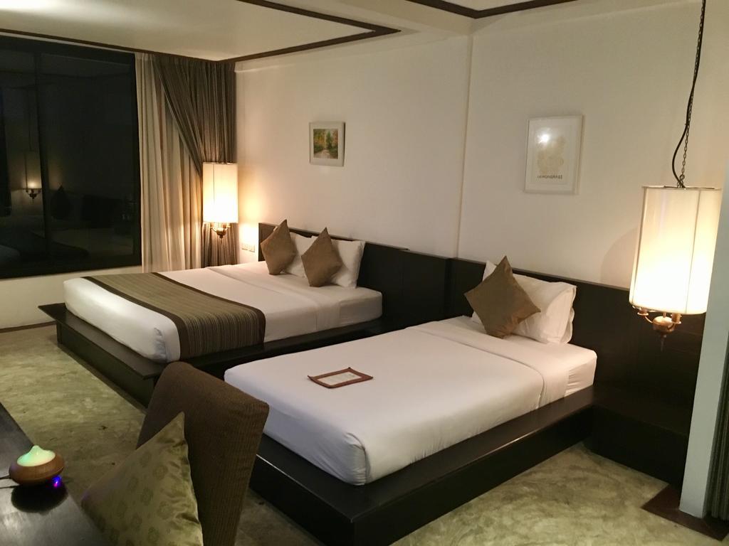 Family Room (3 Adults)