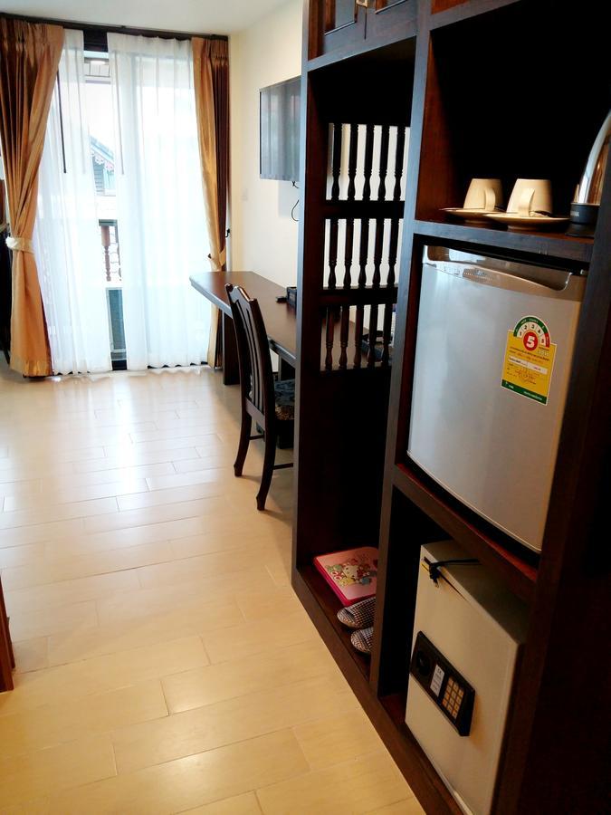 Quarto Triplo com Vista Piscina