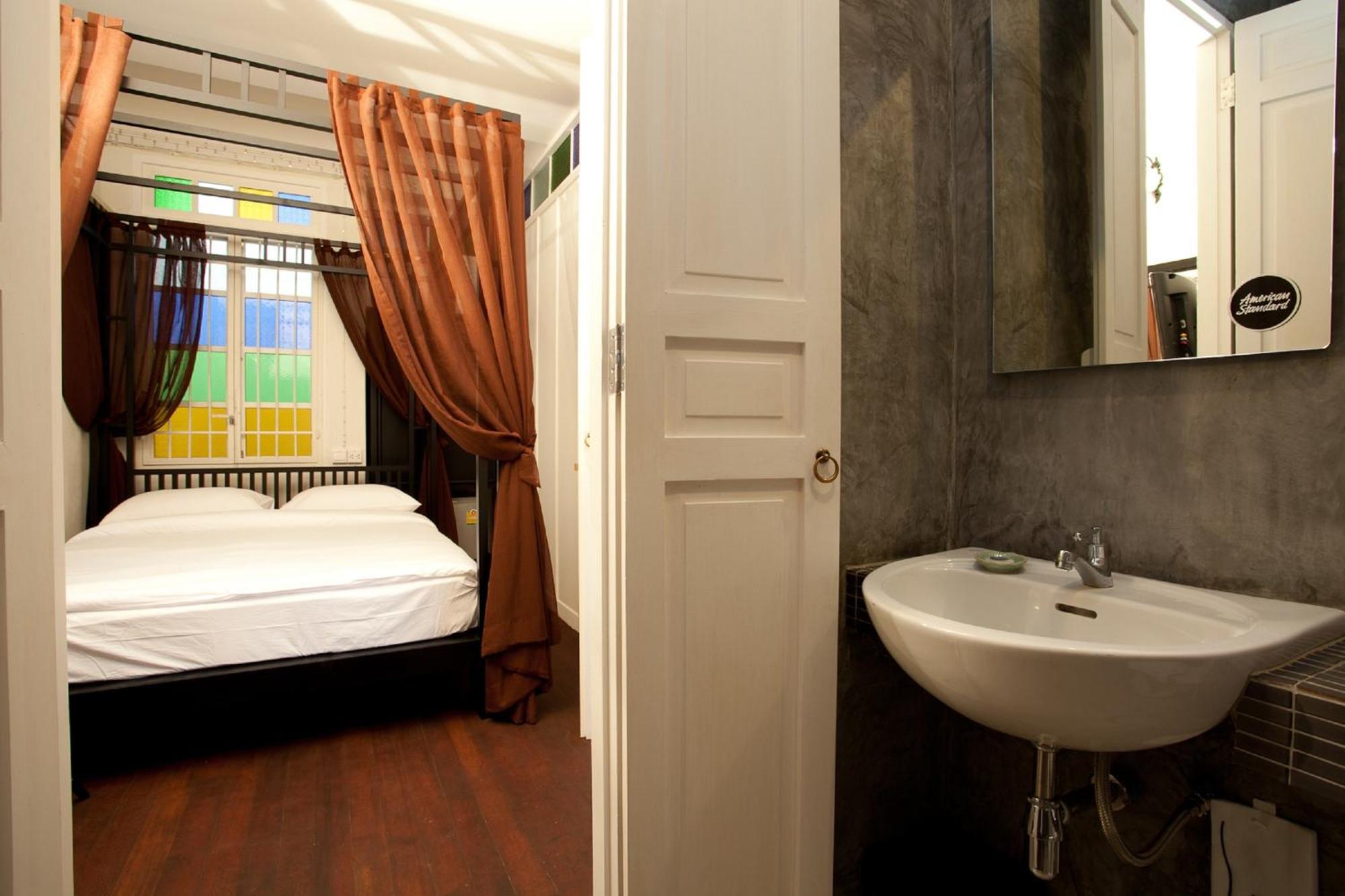 Standard Queen Room