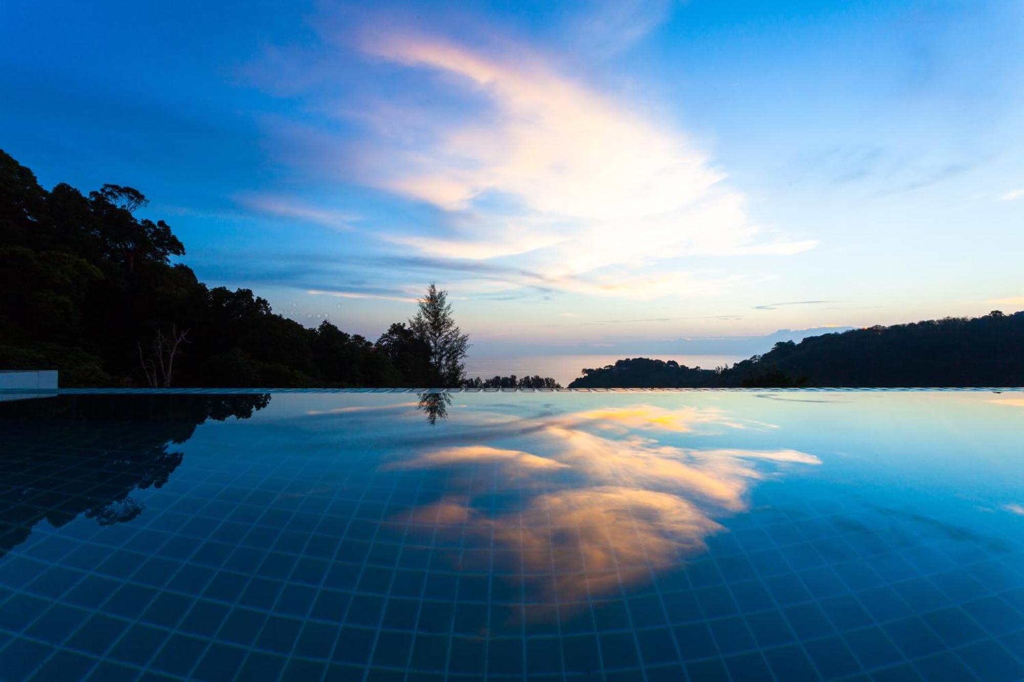 Grand Seaview Pool Suite