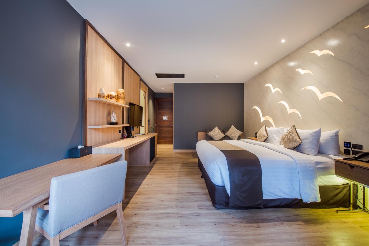 Jacuzzi Suite Accessible by Stairs Only