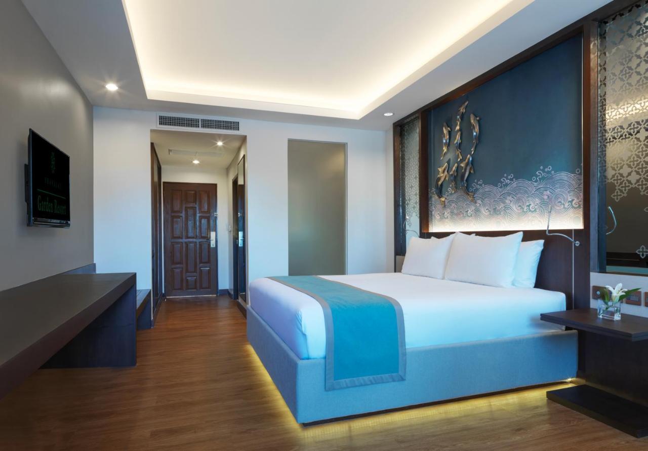 Signature Club Room