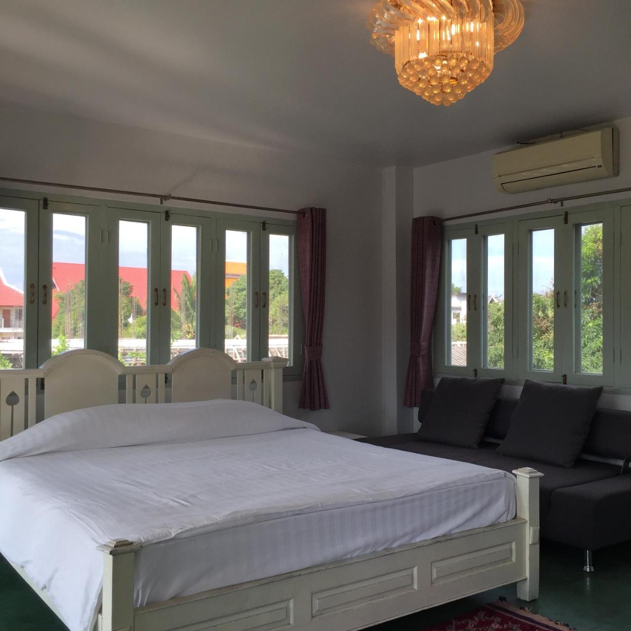 Grand Deluxe Mountain View Room Balcony & Bathtub