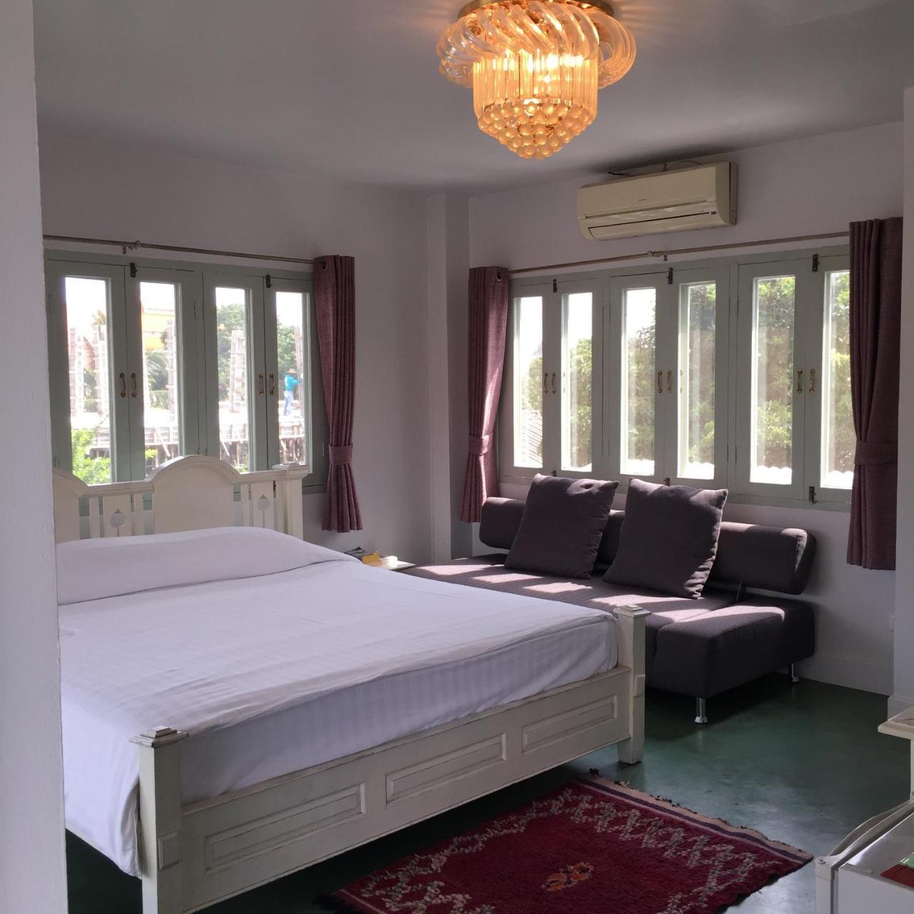 Grand Deluxe Mountain View Room Balcony & Bathtub