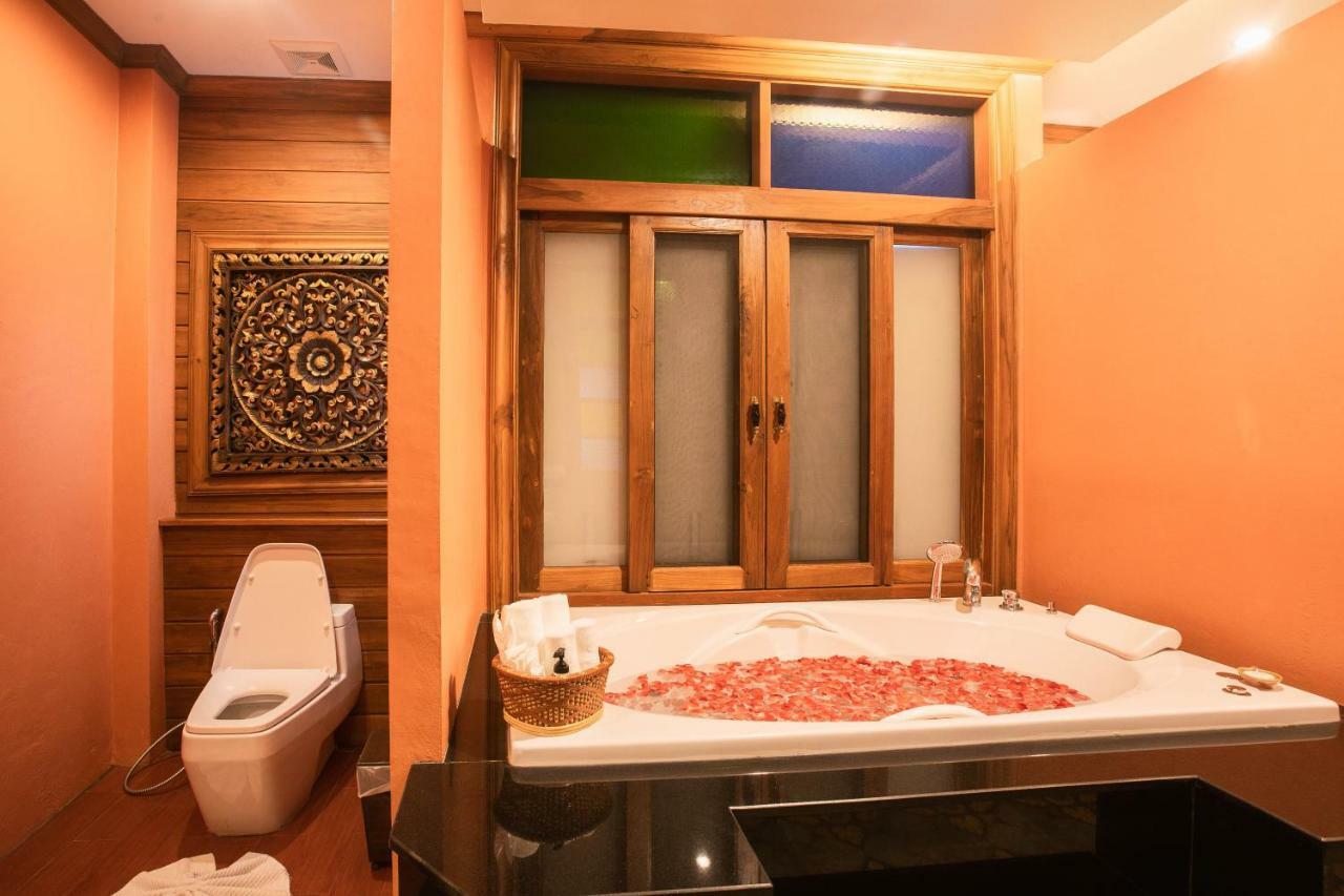 Executive Suite Pool Access