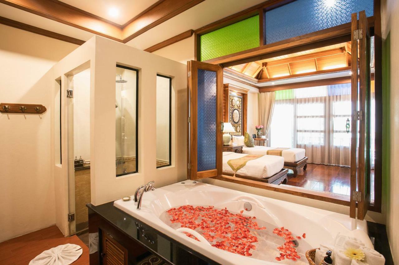 Luxury Twin Bed Spa bathtub Private Balcony