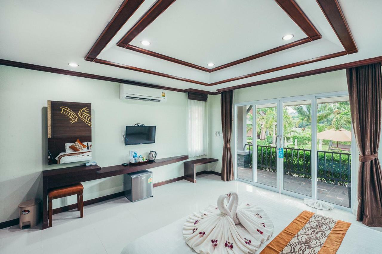 Deluxe Bungalow Bathtub