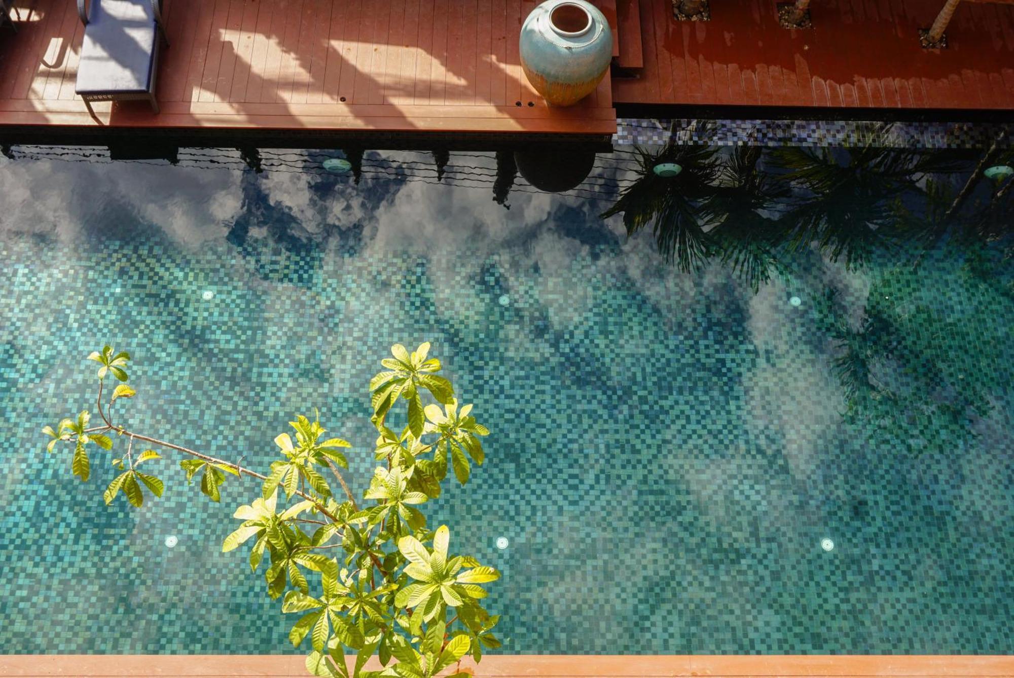 Deluxe Suite Pool Access