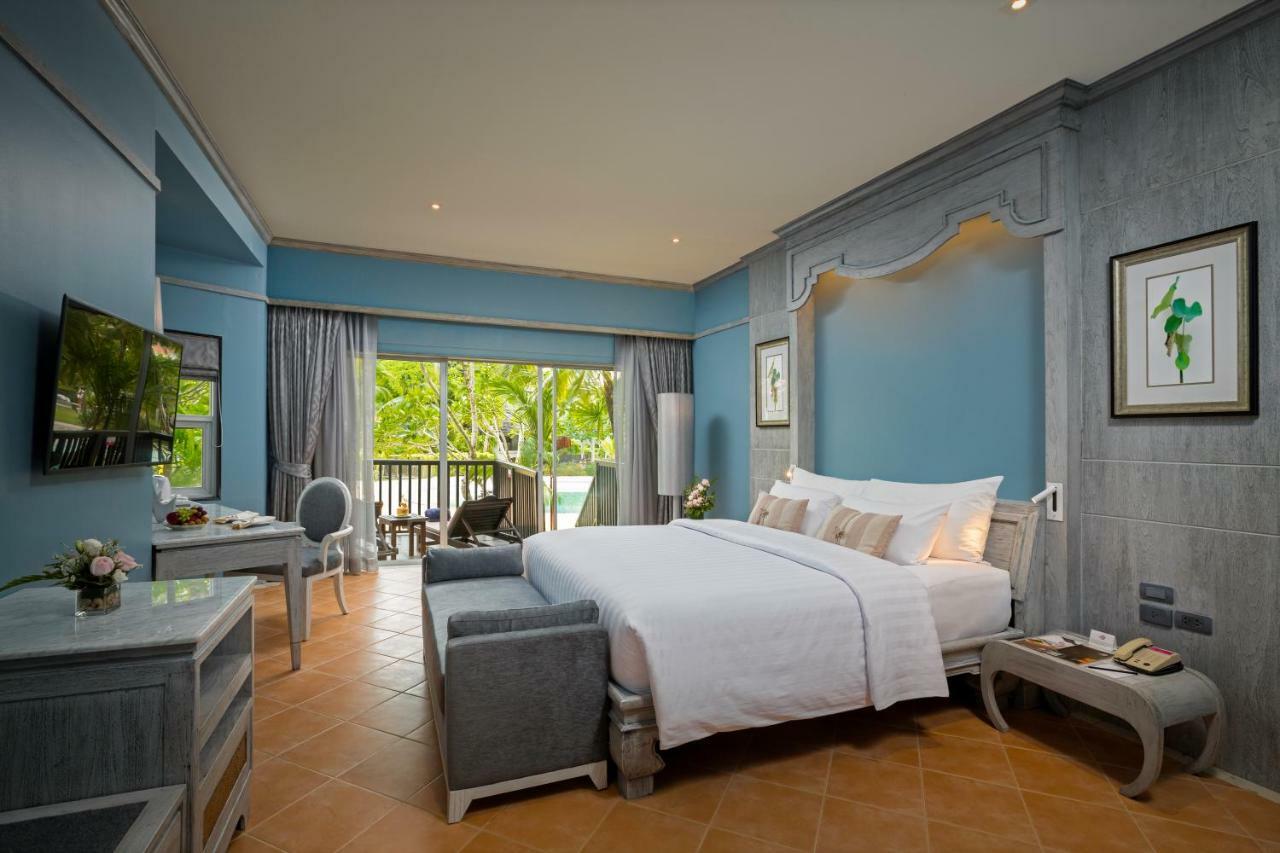 Deluxe Double or Twin Room Pool View