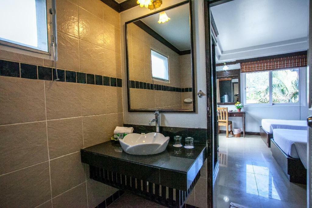 Building Twin Room
