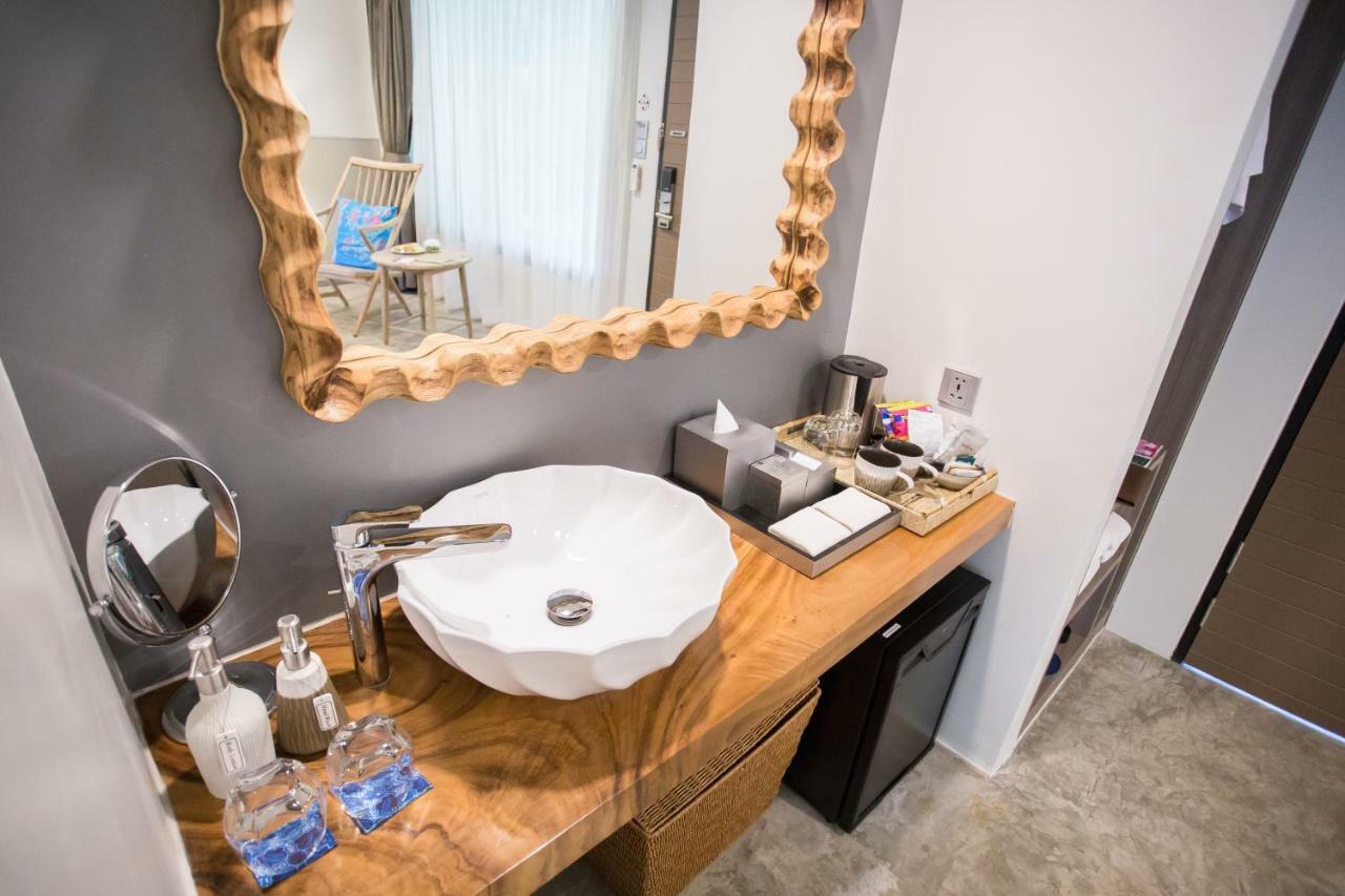 Grand Deluxe Double or Twin Room Bathtub