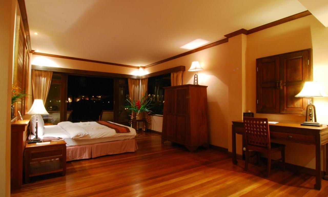 Deluxe Doppel- oder Zweibettzimmer mit seitlichem Meerblick