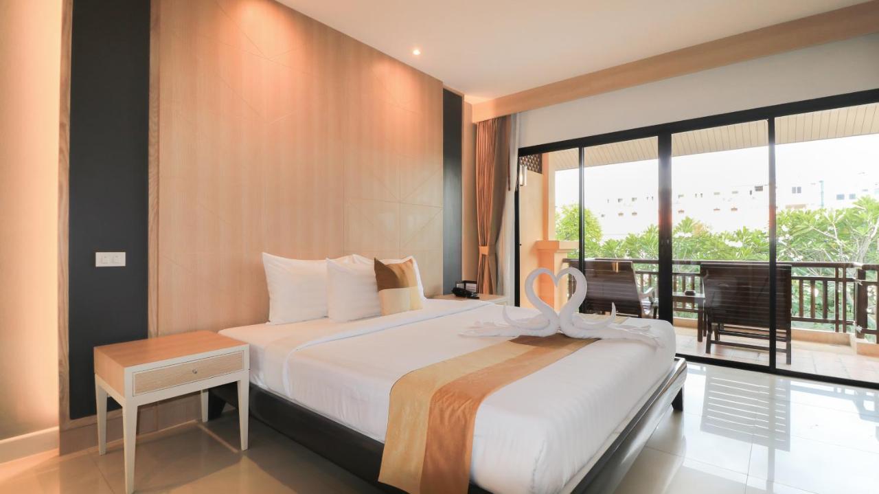 Deluxe Double or Twin Room Pool View