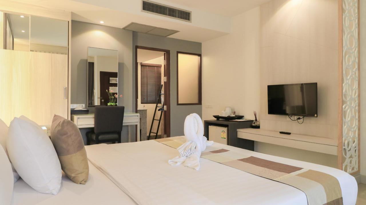 Deluxe Double or Twin Room Pool View