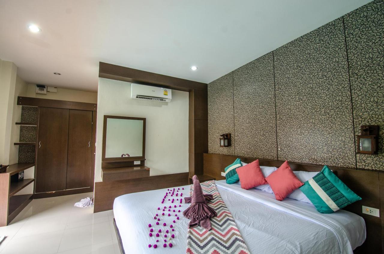 Deluxe Double Room Pool View
