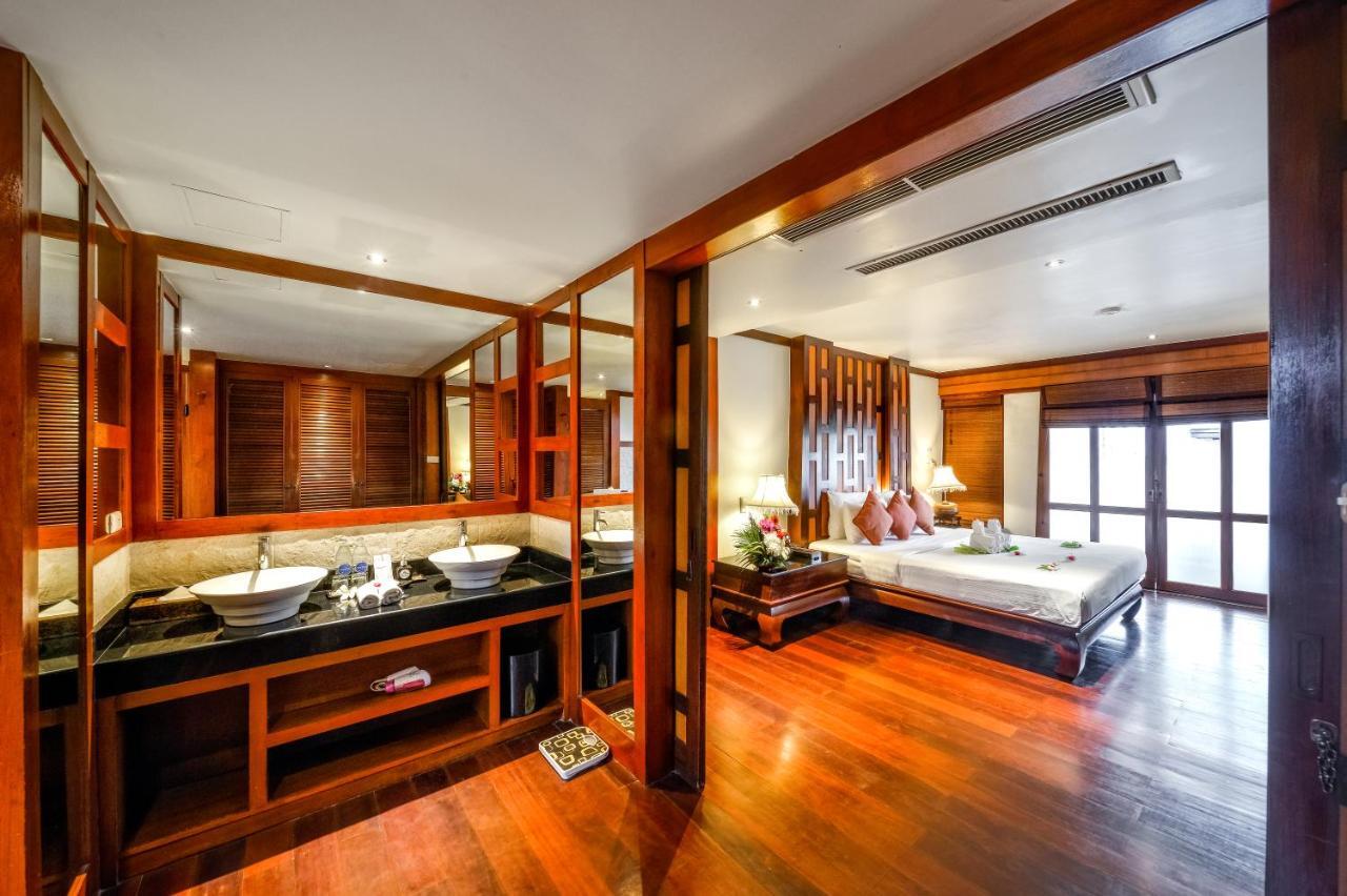 Deluxe Double or Twin Room Pool View