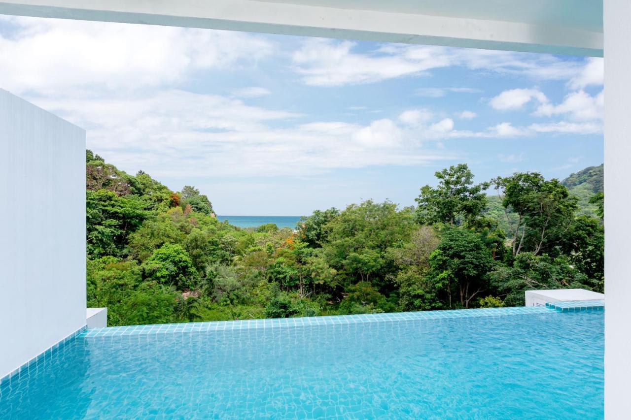 Deluxe Partial Seaview Pool Suite