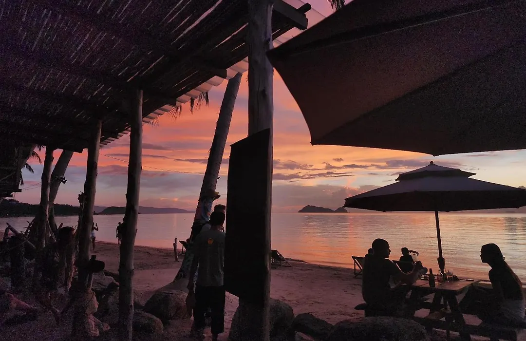 Castaway Beach Bungalows-1