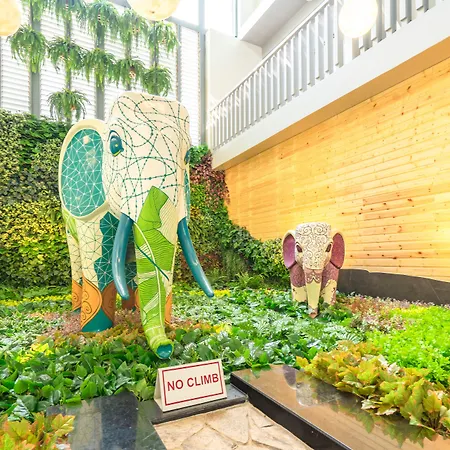 Ramada By Wyndham Phuket Deevana-3