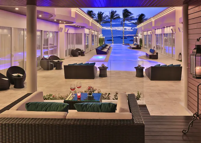 The Privilege Hotel Ezra Beach Club Bang Rak Beach , Thailandia