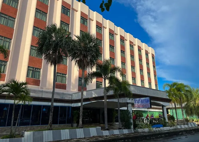 River Grand Hotel