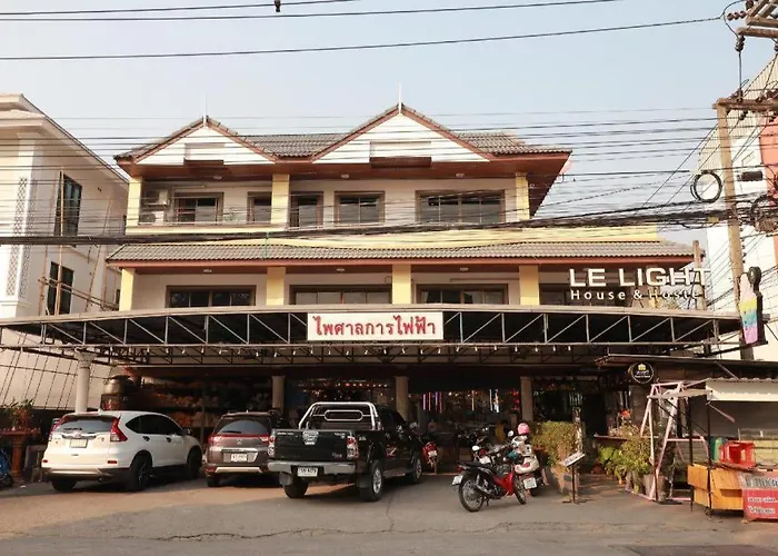 Le Light House & Hostel