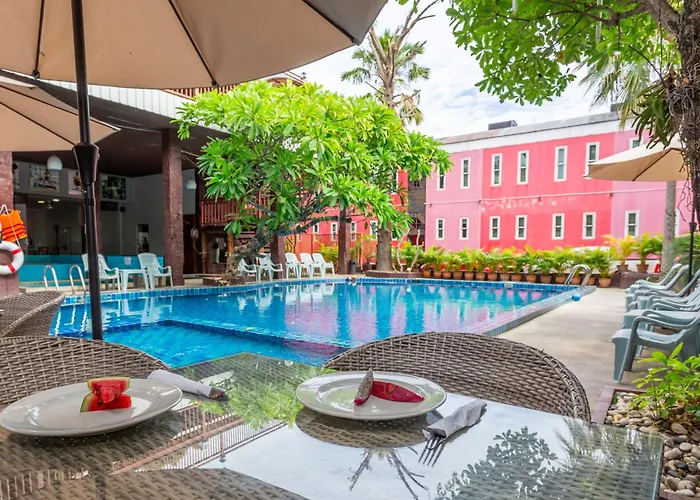Train Resort - Your Relaxing Resort With Large Pool & Jacuzzi