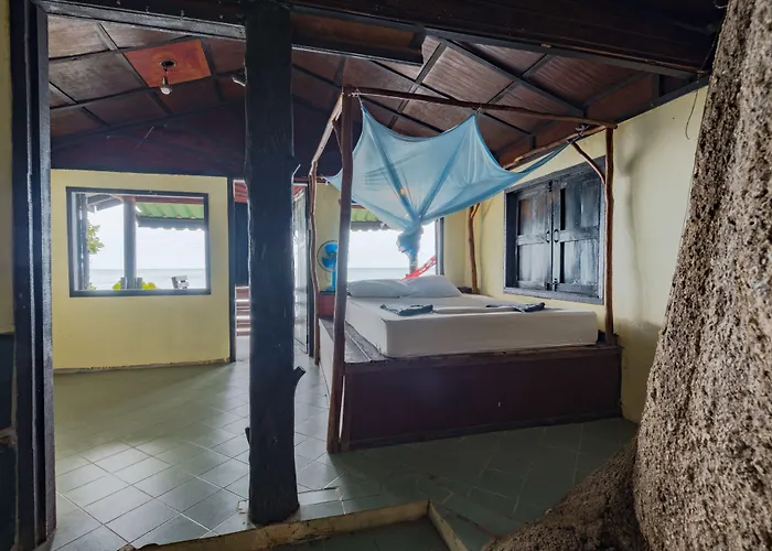 Mai Pen Rai Bungalows Than Sadet Beach, Thailand