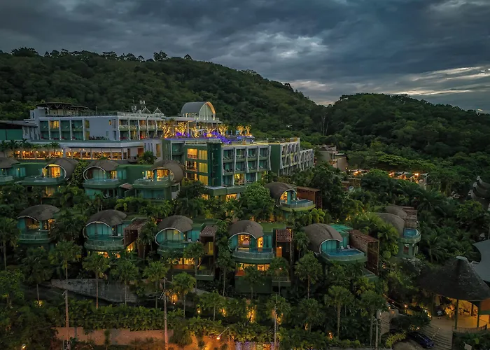 Crest Resort & Pool Villas