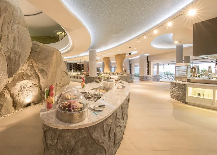 Crest Resort & Pool Villas
