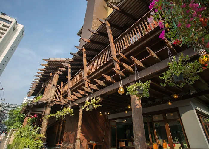 Night Bazaar Inn