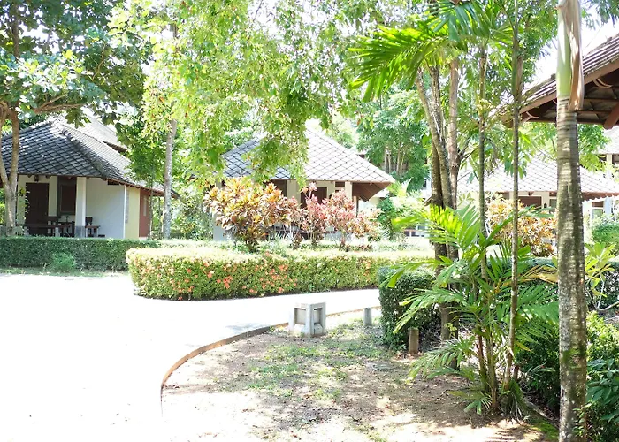 Lah Own Khaolak Resort