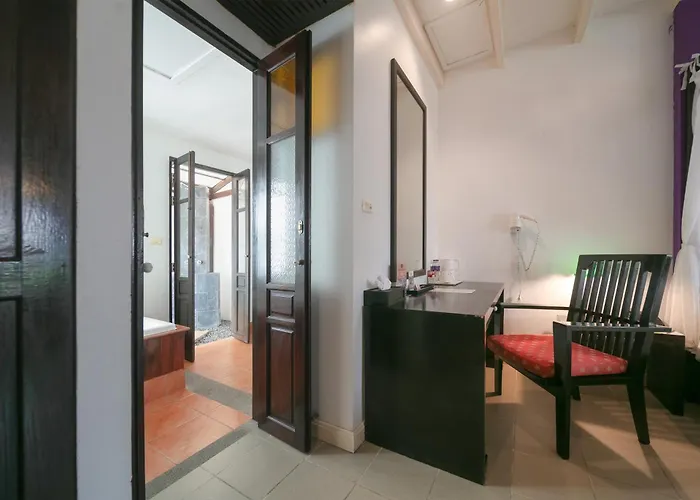 The Old Phuket - Karon Beach Resort, Thailandia