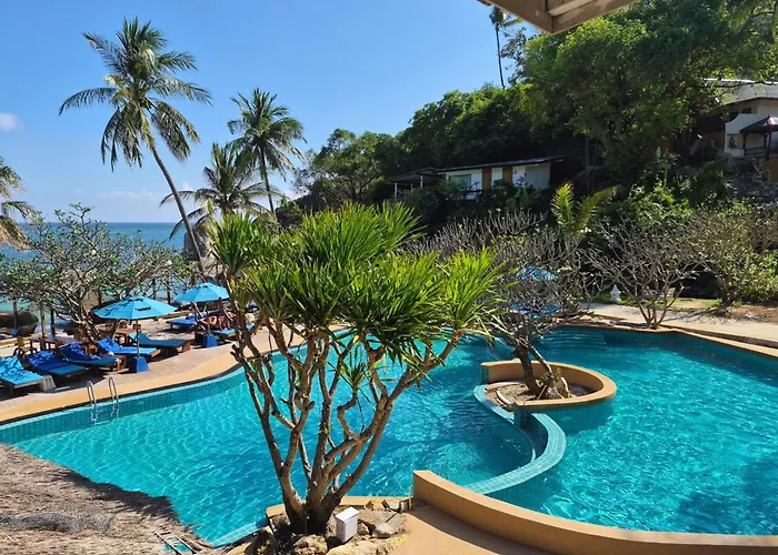 Crystal Bay Yacht Club Beach Resort Lamai Beach , Thailand