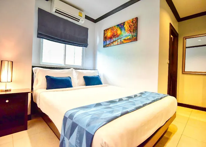 Hallo Patong Hotel - Rooftop Pool - Stunning Mountain Views & Otop Market