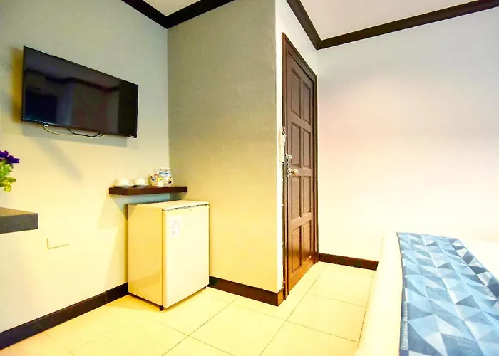 Hallo Patong Hotel - Rooftop Pool - Stunning Mountain Views & Otop Market
