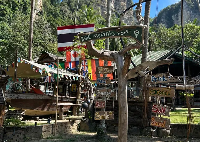 Chill Out Bar And Bungalows