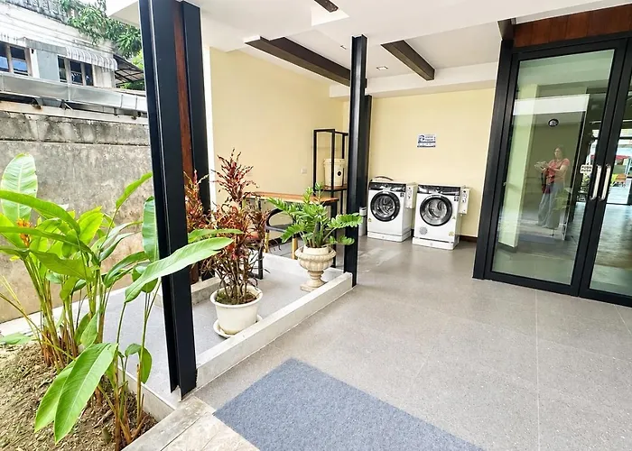 Eight Ratvithi House