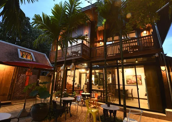 Eight Ratvithi House